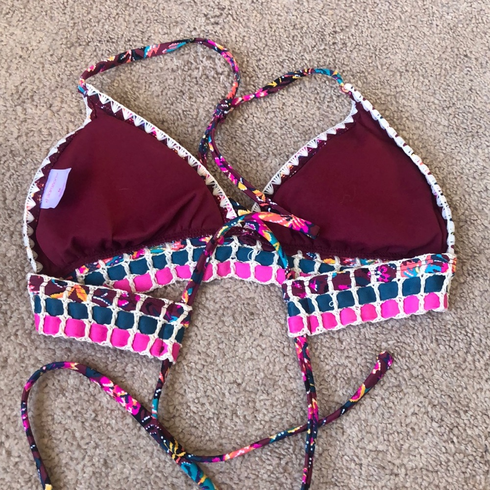 Bikini - Picture 3 of 6
